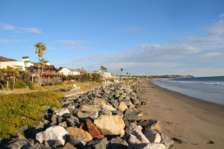 Quiet sandy shoreline with oceanfront homes along Broad Beach in Malibu, California.