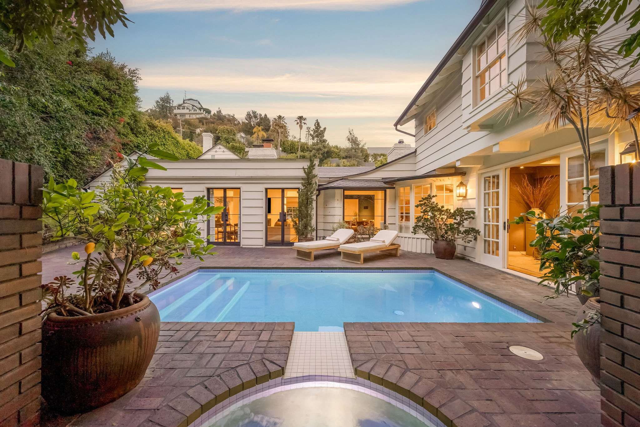 Knights Bridge Manor, a Stay Awhile Villas luxury home in Los Angeles, CA